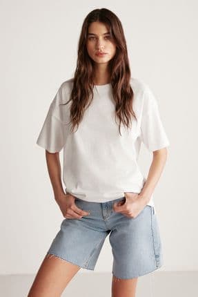 Jemmy Kadın %100 Organik Pamuk Relaxed Fit Yırtmaçlı Yuvarlak Yakalı Beyaz T-shirt