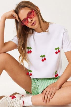 Kadın Kısa Kollu Kiraz Aksesuarlı T-Shirt 60602016