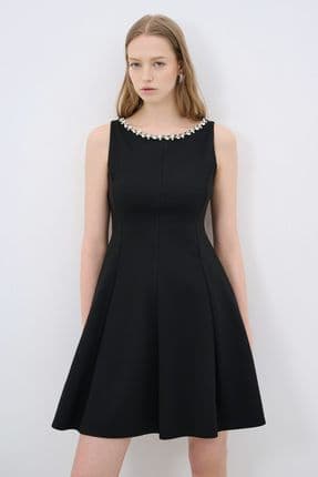 Yakası Taşlı Mini Elbise