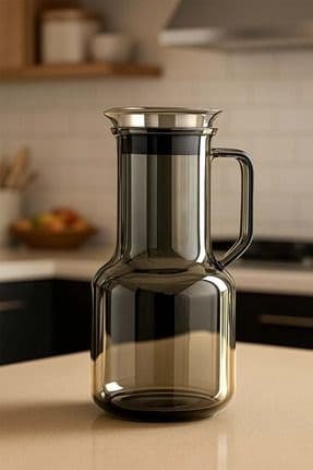 Isıya Dayanıklı Cam Sürahi 1.8 Litre – Füme Renk, Borosilikat, Süzgeçli Kapaklı